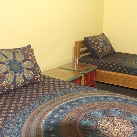 Lotus Paying Guesthouse Варанаси Экстерьер фото