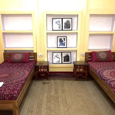 Lotus Paying Guesthouse Варанаси Экстерьер фото