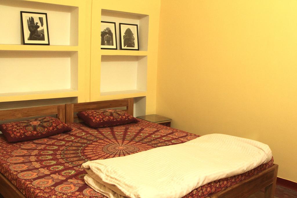 Lotus Paying Guesthouse Варанаси Экстерьер фото
