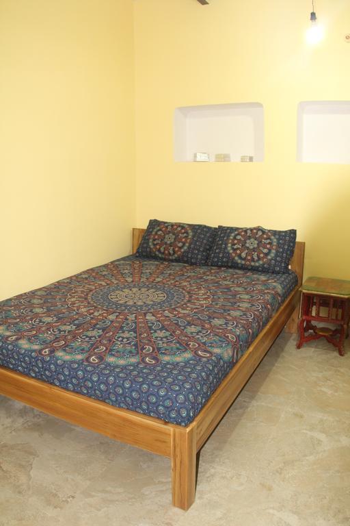 Lotus Paying Guesthouse Варанаси Экстерьер фото