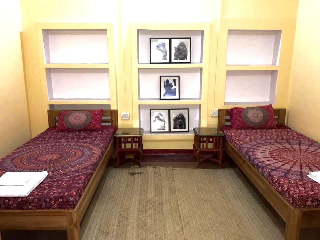Lotus Paying Guesthouse Варанаси Экстерьер фото